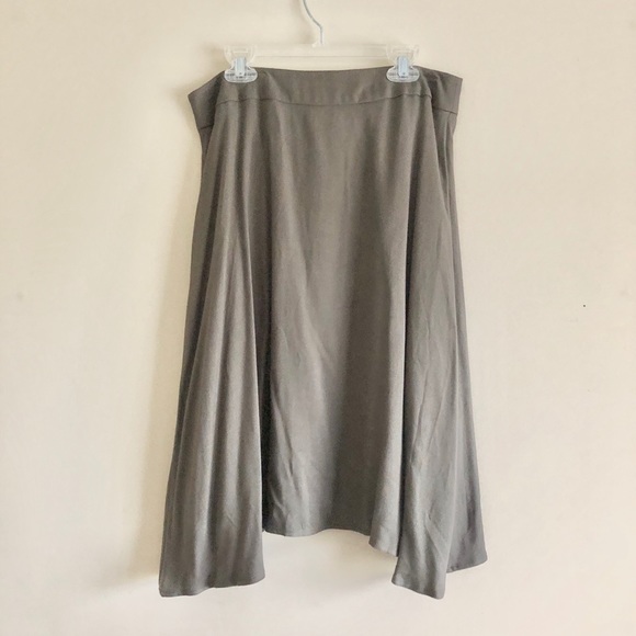 Limited button down skirt - Picture 2 of 3